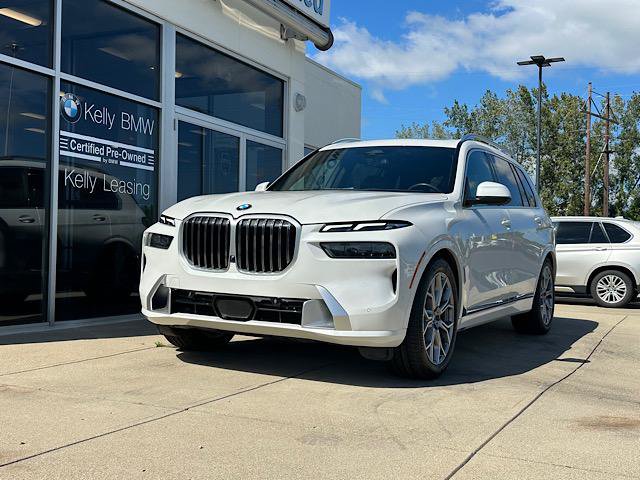 Used 2024 BMW X7 xDrive40i w/ Executive Package AWD/4WD image 3