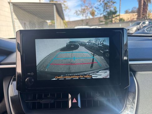 Used 2025 Toyota Corolla Cross LE image 17