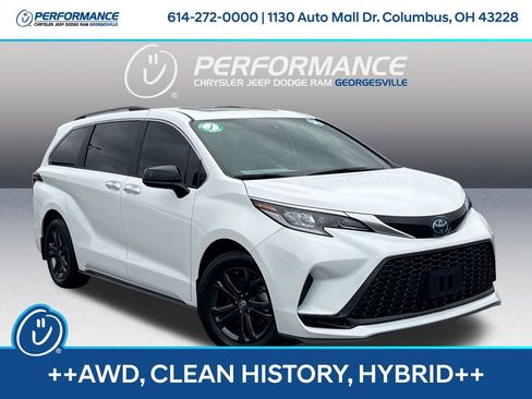 Used 2024 Toyota Sienna XSE image 1