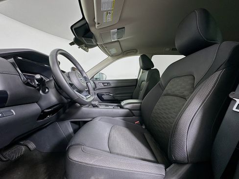 Used 2025 Nissan Pathfinder SV AWD/4WD image 13