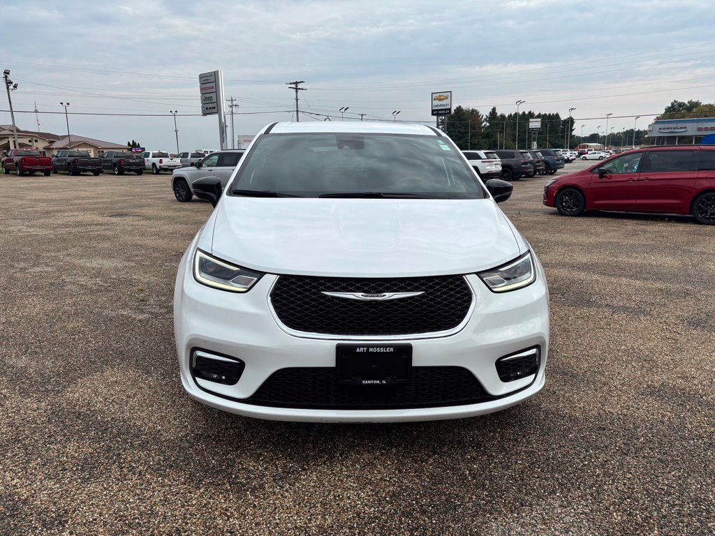 Used 2025 Chrysler Pacifica Select FWD image 8