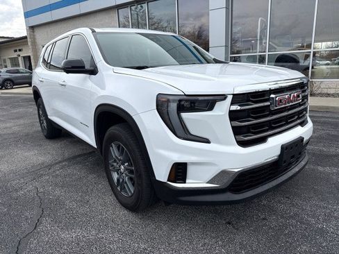 Used 2025 GMC Acadia Elevation image 1