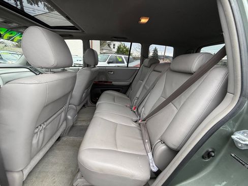 Used 2007 Toyota Highlander 4WD V6 w/ 3rd Row image 16