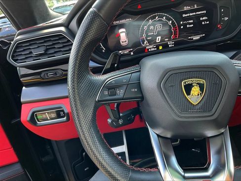 Used 2022 Lamborghini Urus AWD/4WD image 11