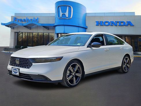 Used 2025 Honda Accord Sport image 3