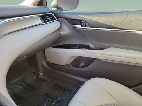 Used 2018 Toyota Camry SE w/ Convenience Package FWD image 20