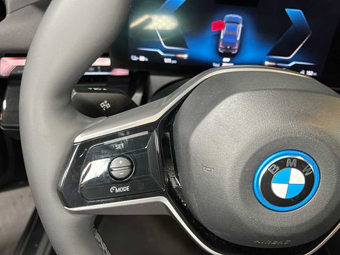 Used 2025 BMW i5 eDrive40i RWD image 30
