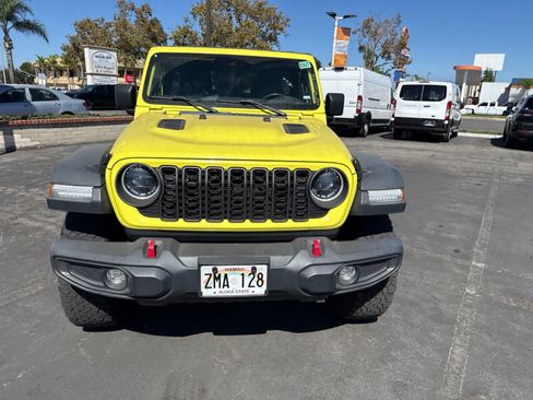 Used 2024 Jeep Wrangler Unlimited Rubicon AWD/4WD image 5