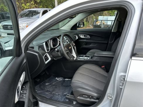 Used 2017 Chevrolet Equinox LT w/ Convenience Package image 2