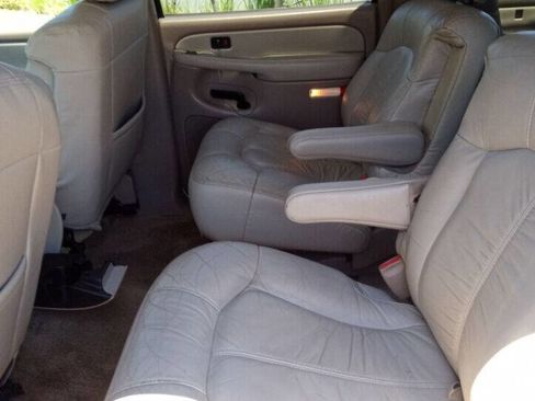 Used 2002 Chevrolet Suburban LT image 14