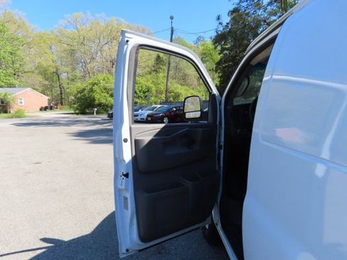 Used 2019 Chevrolet Express 2500 image 19