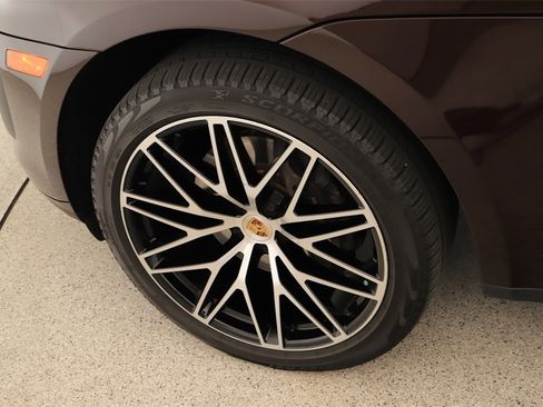 Used 2023 Porsche Macan Turbo image 31