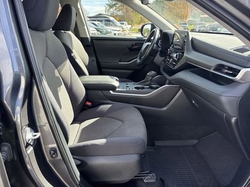 Used 2023 Toyota Highlander LE FWD image 26