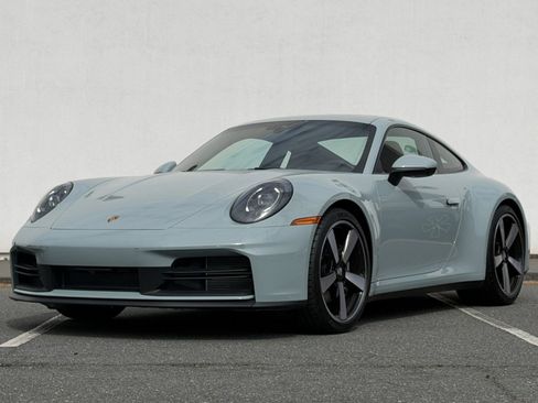 Used 2025 Porsche 911 Carrera RWD image 3