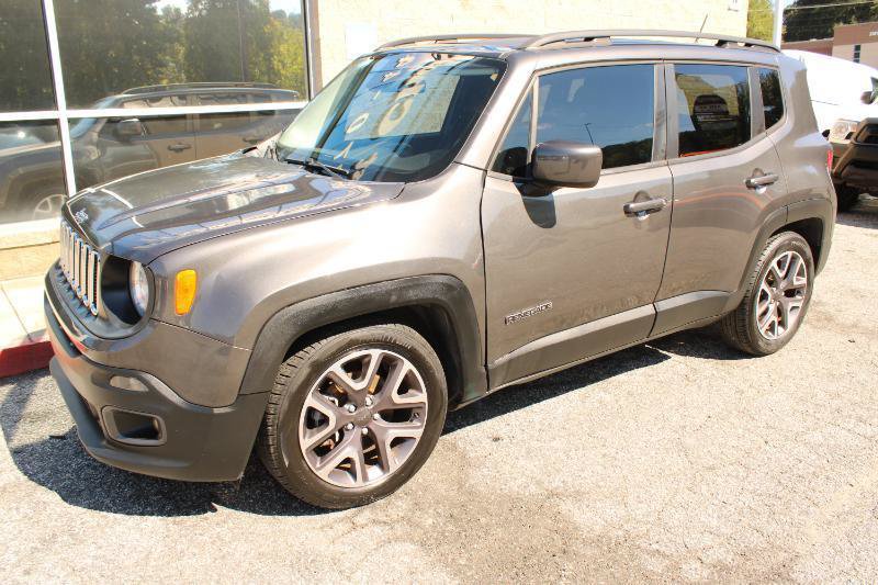 Used 2016 Jeep Renegade Latitude FWD image 3