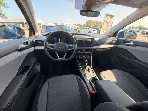 Certified 2024 Volkswagen Taos SE AWD/4WD image 17