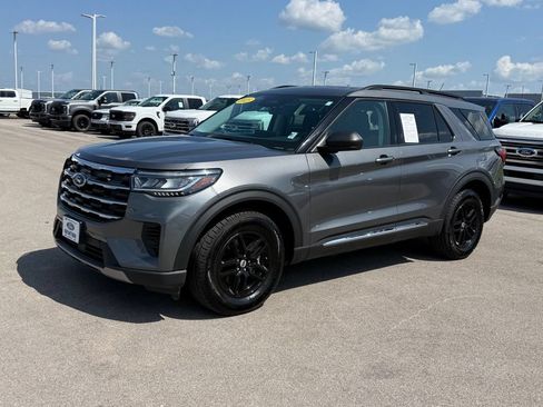 Used 2025 Ford Explorer Active AWD/4WD image 37