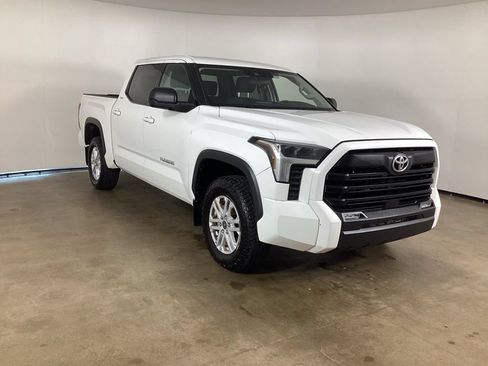 Used 2022 Toyota Tundra SR5 AWD/4WD image 3