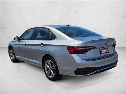 Used 2024 Volkswagen Jetta SE FWD image 8