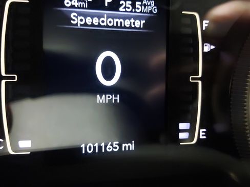 Used 2019 Jeep Cherokee Latitude w/ Cold Weather Group AWD/4WD image 19