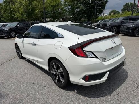 Used 2017 Honda Civic Touring image 3