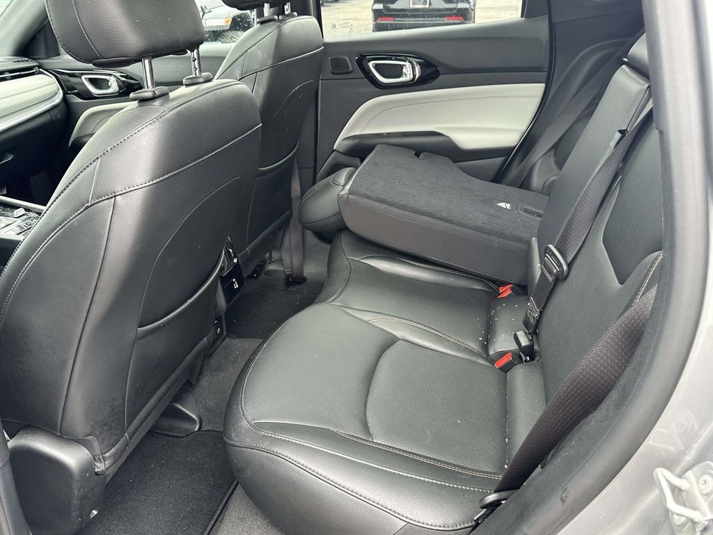 Used 2023 Jeep Compass Limited w/ Elite Group AWD/4WD image 12