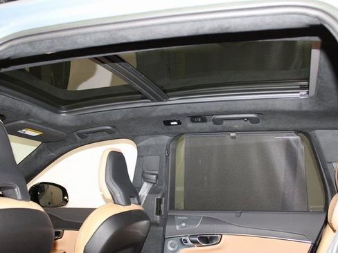 Used 2023 Volvo XC90 T8 Ultimate image 11