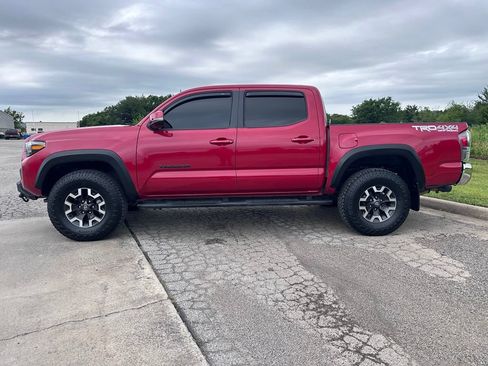 Used 2022 Toyota Tacoma TRD Off-Road AWD/4WD image 14