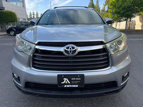 Used 2016 Toyota Highlander XLE AWD/4WD image 3