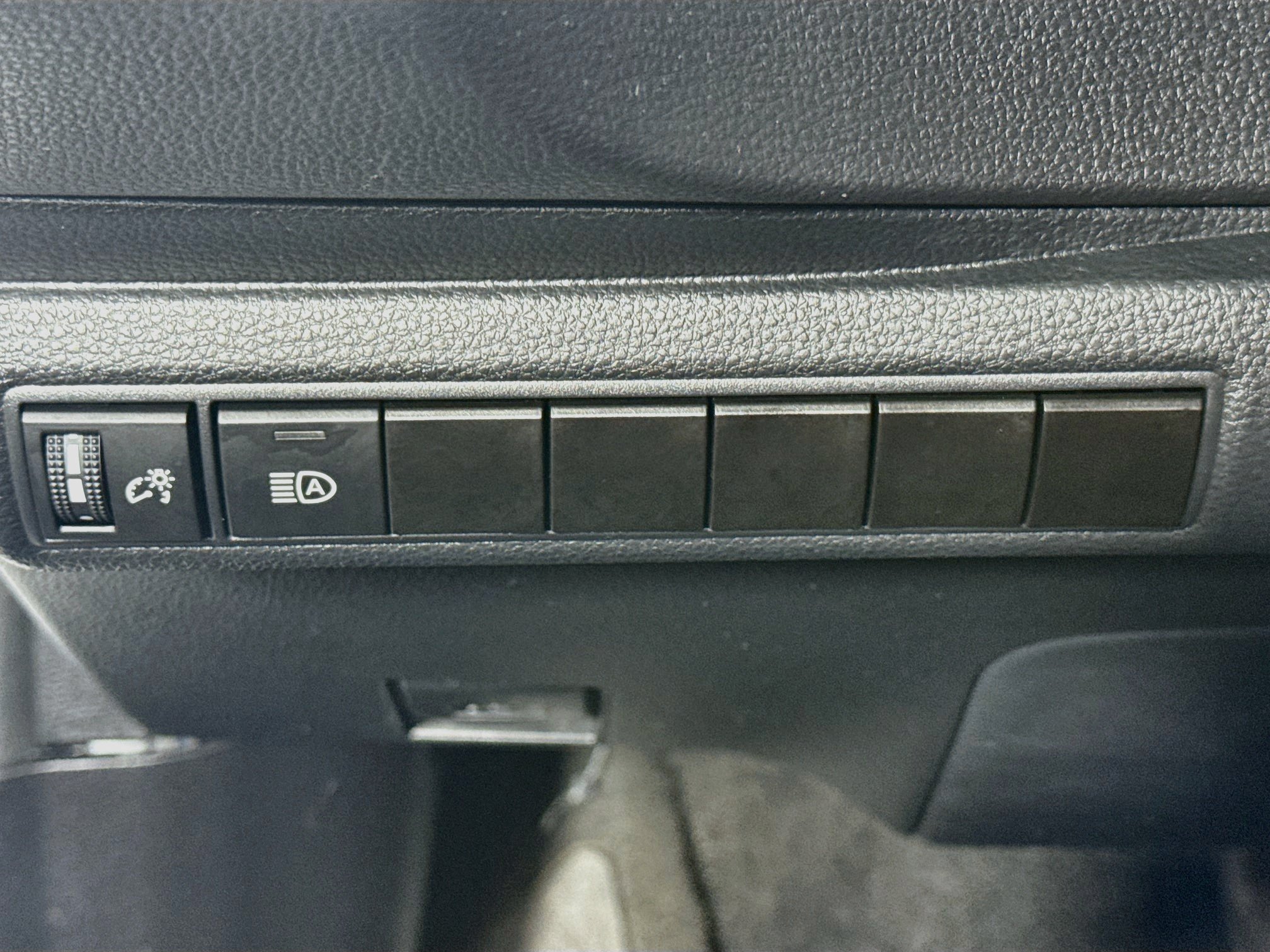Certified 2024 Toyota Corolla LE FWD image 10