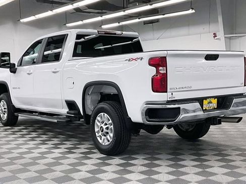 Used 2025 Chevrolet Silverado 2500 LT w/ Convenience Package image 3