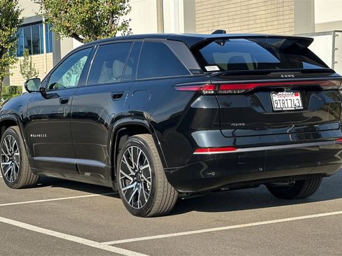 Used 2025 Jeep Wagoneer S Limited image 6