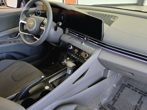 Used 2024 Hyundai Elantra SEL image 15