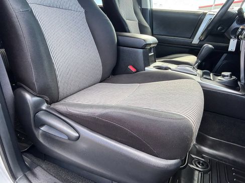 Used 2016 Toyota 4Runner SR5 AWD/4WD image 25