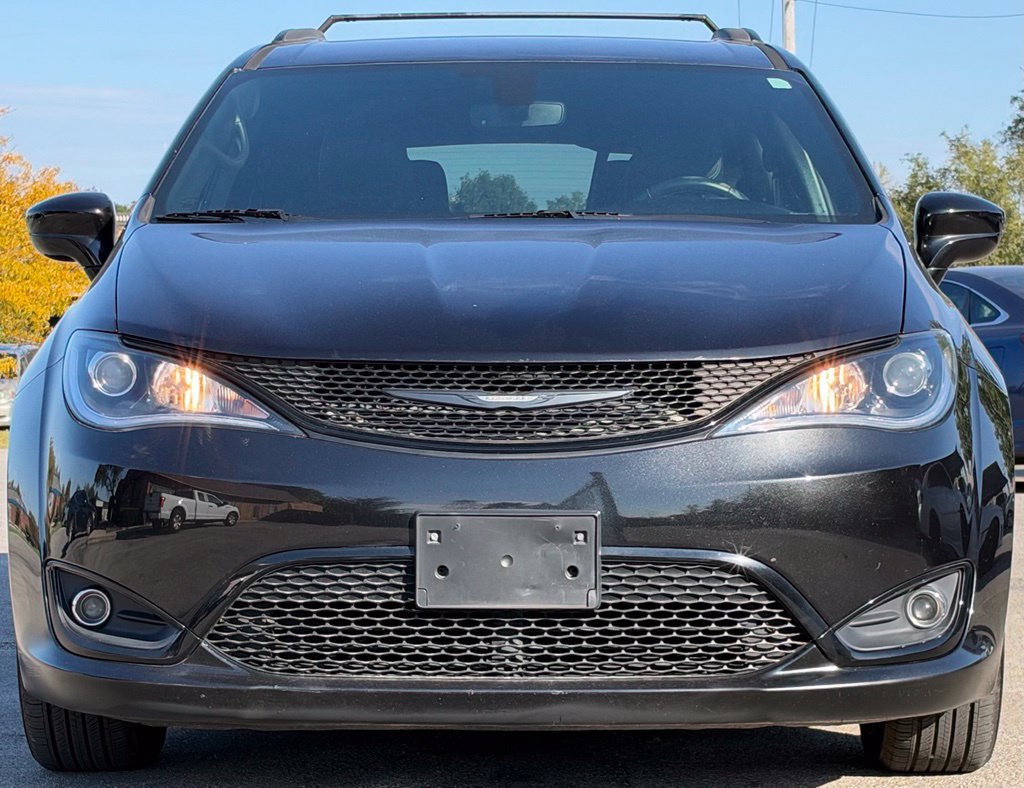 Used 2019 Chrysler Pacifica Touring-L w/ S Appearance Package FWD image 7