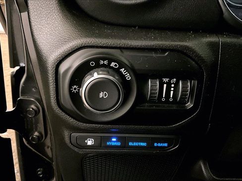 Used 2021 Jeep Wrangler Unlimited Sahara image 30