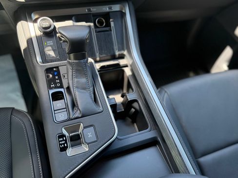 Used 2024 Lexus GX 550 w/ Cold Area Package AWD/4WD image 24