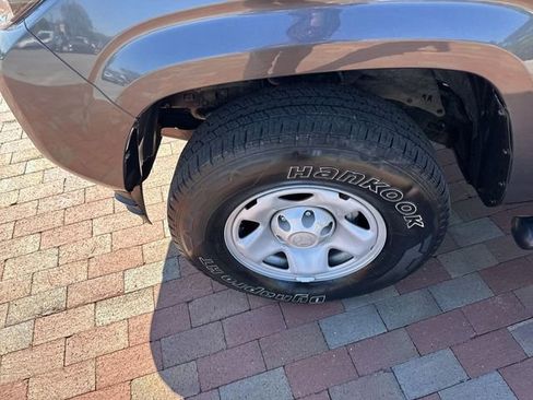 Used 2023 Toyota Tacoma SR5 RWD image 10