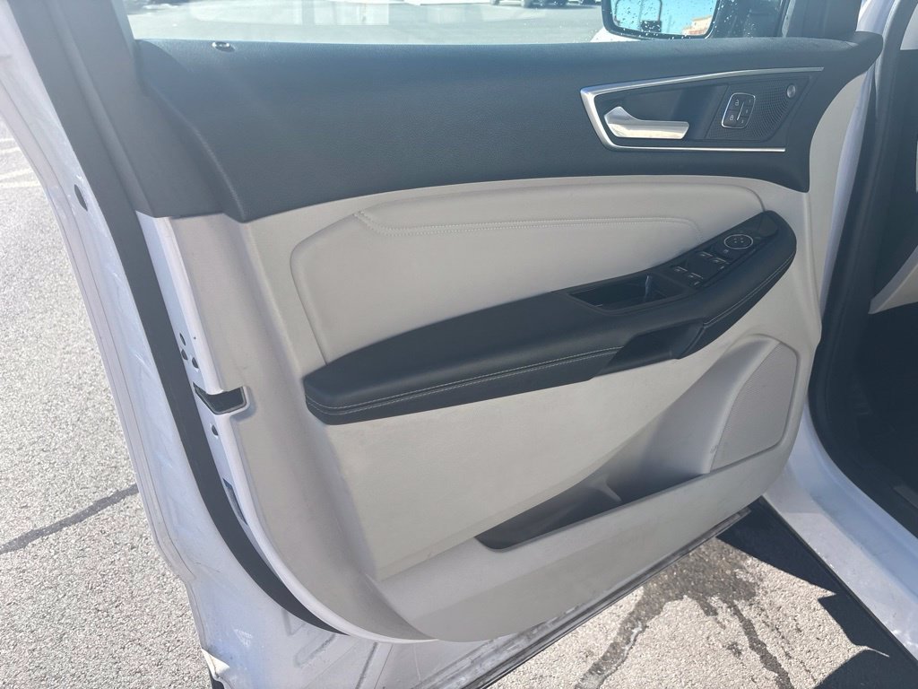 Used 2019 Ford Edge Titanium w/ Equipment Group 301A AWD/4WD image 6