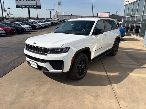 New 2026 Jeep Grand Cherokee Altitude image 2