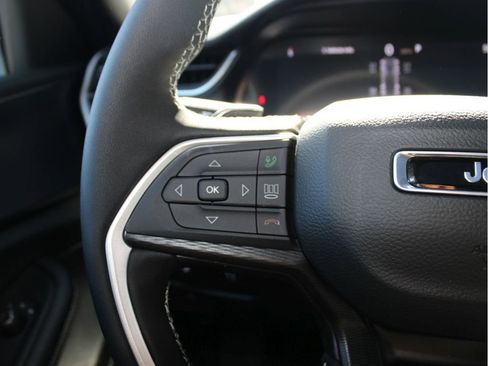 New 2025 Jeep Grand Cherokee Altitude image 14