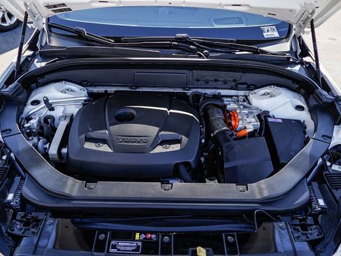 Used 2018 Volvo XC60 T8 R-Design w/ Convenience Package image 30