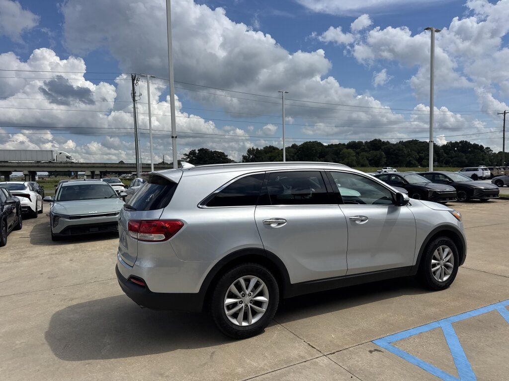 Used 2018 Kia Sorento FWD image 15