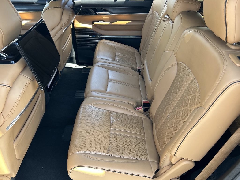 Used 2024 Jeep Grand Wagoneer Series III w/ Rear Seat Video Group 1 AWD/4WD image 26