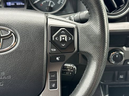 Used 2022 Toyota Tacoma TRD Off-Road AWD/4WD image 33