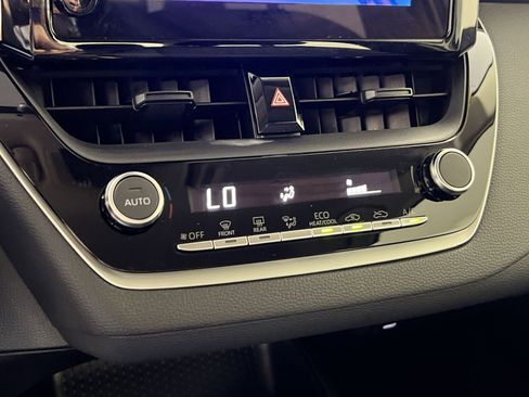 Used 2025 Toyota Corolla LE image 19