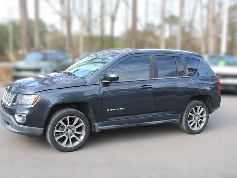 Used 2015 Jeep Compass Limited w/ Sun/Sound Group image 4
