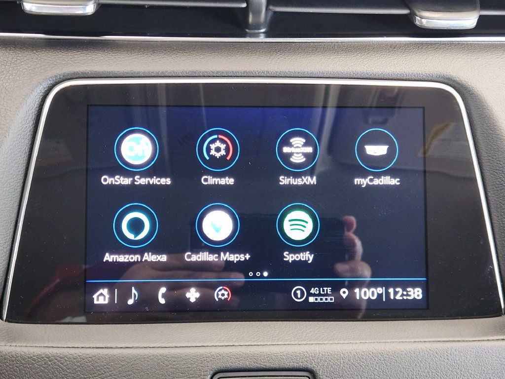 Used 2023 Cadillac XT4 Luxury w/ Cold Weather Package FWD image 16