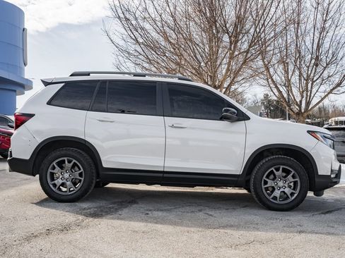 Used 2024 Honda Passport TrailSport image 3