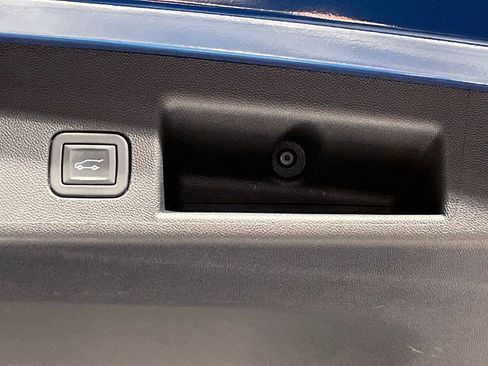 Used 2020 Chevrolet Equinox LT image 12